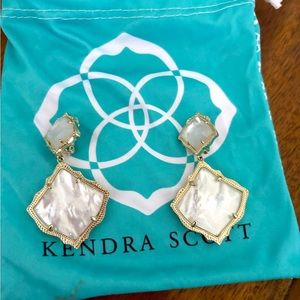 ABSOLUTELY GORGEOUS Kendra Scott Clip on Mother of pearl earrings